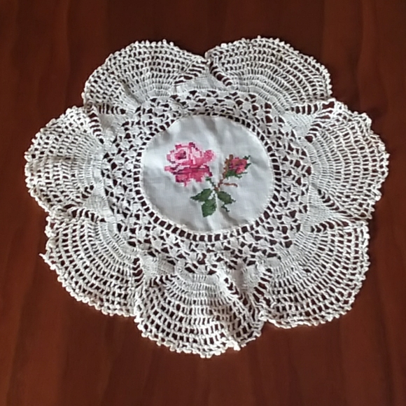 Lot of 5 pretty doilies - Picture 3 of 8